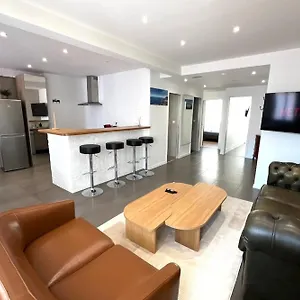 https://perfect-3-bedroom-cannes-center-close-croisette.fr-provencehotel.com